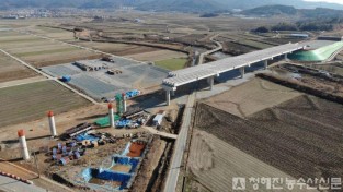 광주~완도간 고속도로 사업이 2017년도 첫 착공을 시작으로 현재 50% 공정을 보이고 있다..jpg